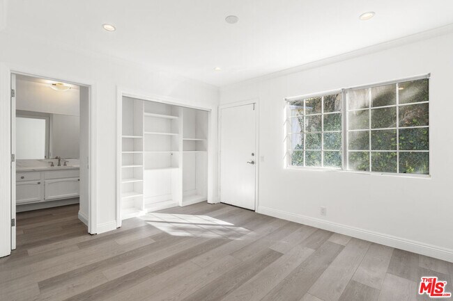 Building Photo - 3217 Hutton Dr