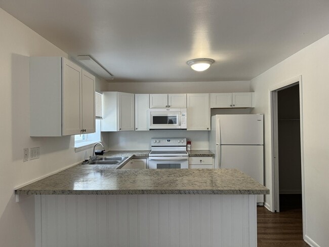 Building Photo - 1468 Rock Cliff Dr
