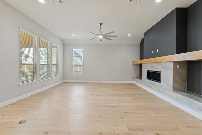 Building Photo - 10709 Lavon Bend