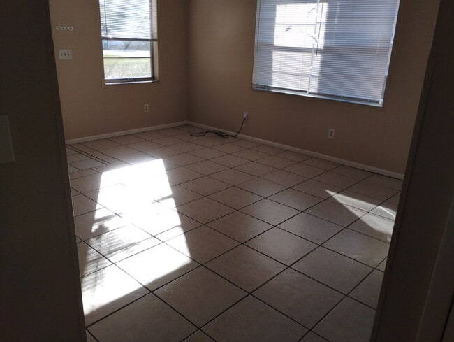 Building Photo - Cute 2 Bedroom, 1 Bathroom Home For Rent.