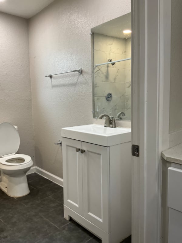 Building Photo - 2533 W Southcross Blvd