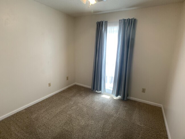 Building Photo - 301 Commons Way