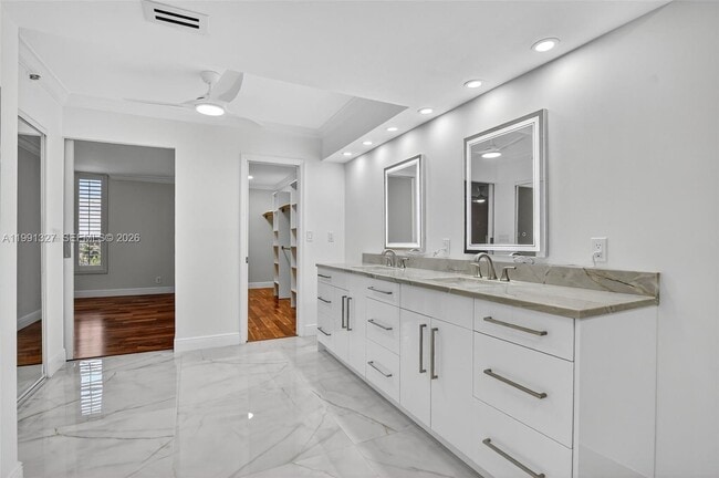 Building Photo - 7145 Promenade Dr