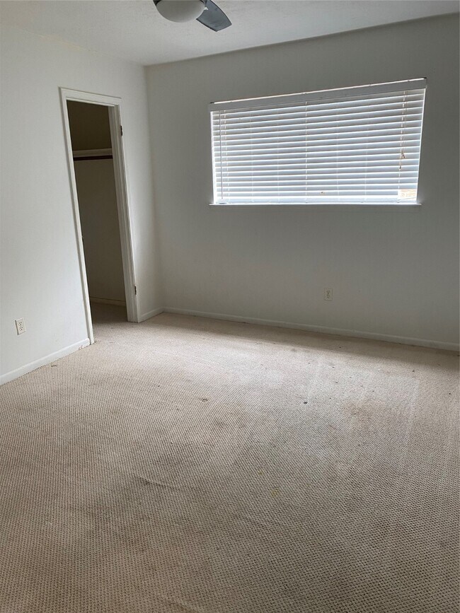 Building Photo - 415 N Forest Blvd