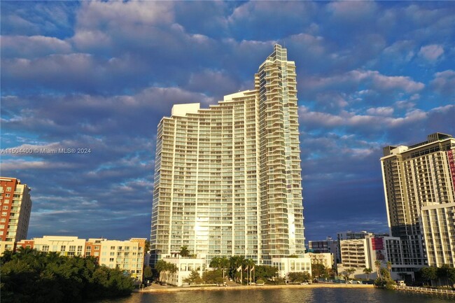 Building Photo - 2020 N Bayshore Dr