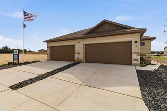 Building Photo - 5203 Green Clb