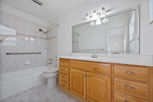 Building Photo - 2765 Ashley Dr W