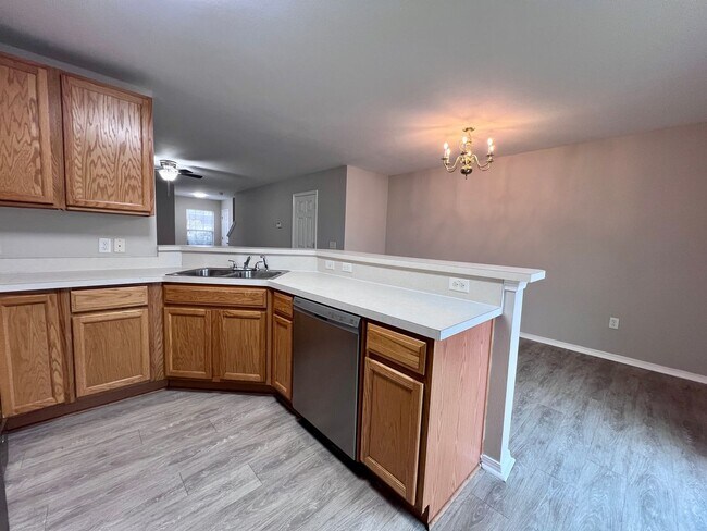 Building Photo - 2 bedroom 2.5 bath Townhome in Godley Park