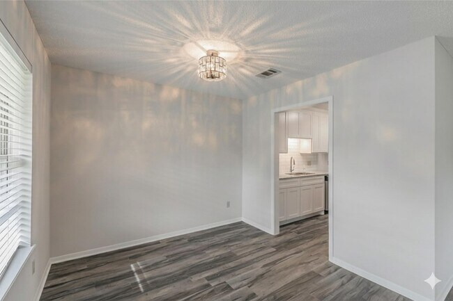 Building Photo - 6248 Trail Lake Dr