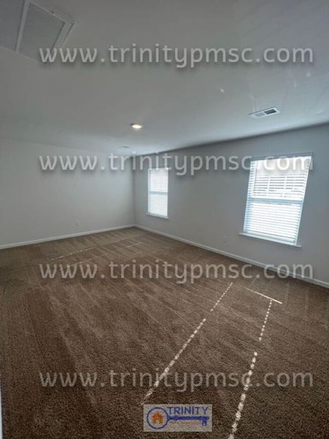 Building Photo - LOOK AT THIS BEAUTY!