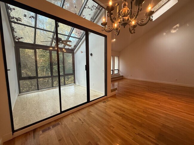 Building Photo - Santa Cruz Townhome Near UCSC! $500 off 1st month!