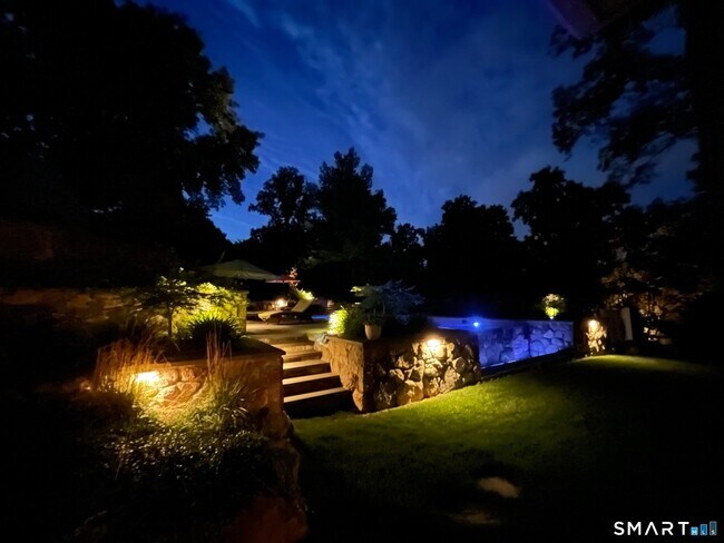 Building Photo - 9 Dancing Bear Rd