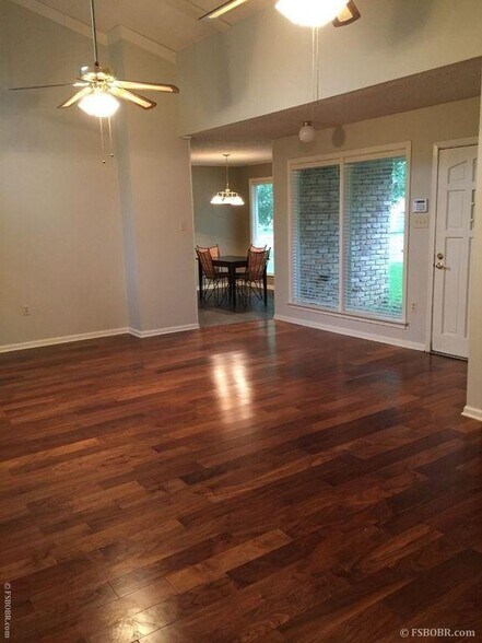 Building Photo - 1128 Briarhurst Dr