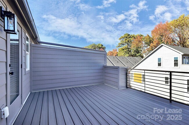 Building Photo - 338 E Cama St