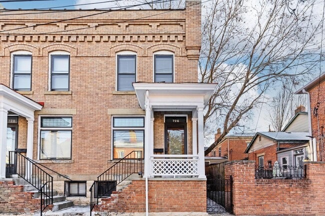 Building Photo - 726 Kerr St