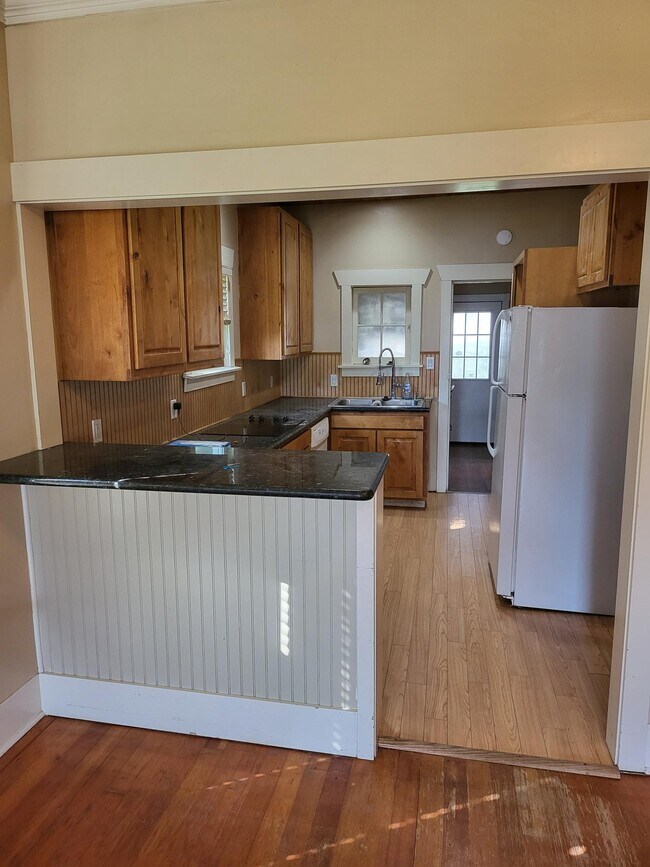 Kitchen - 1411 6th Ave E