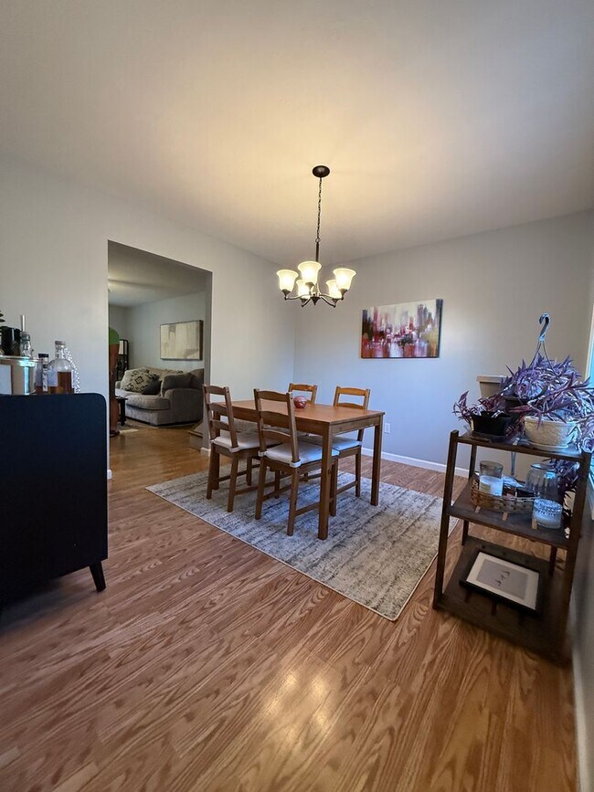 Building Photo - Beautiful Home on West side Available Janu...