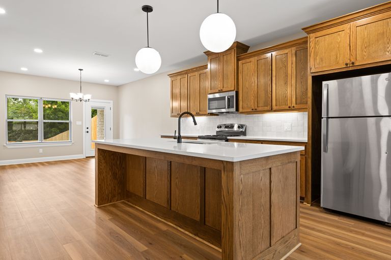 kitchen - 225 S Pine St