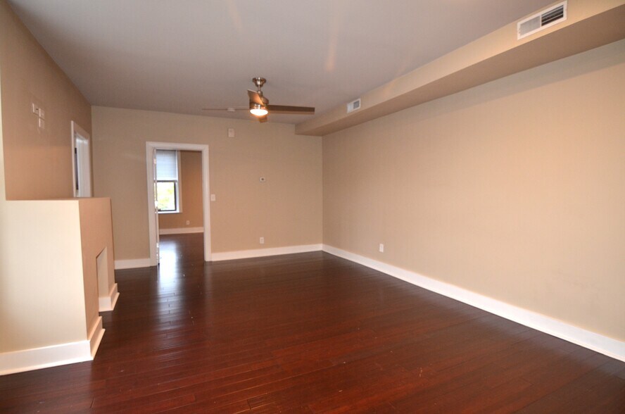 Building Photo - 2352 Kemper Ln