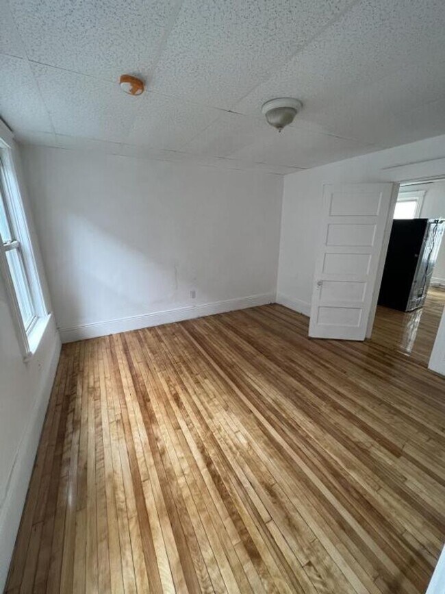 Building Photo - 273 Grafton St