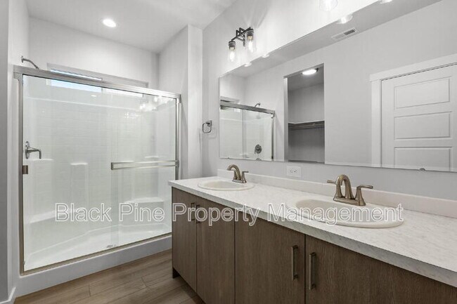 Building Photo - 895 N Aleppo Wy