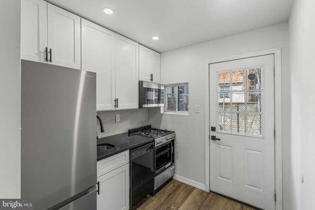 Building Photo - 3058 Tilton St