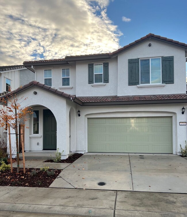 Primary Photo - Newer 4 Bedroom Solar Home in Rocklin! Eas...