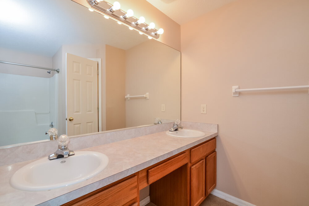 Building Photo - 310 Country Lakes Cir