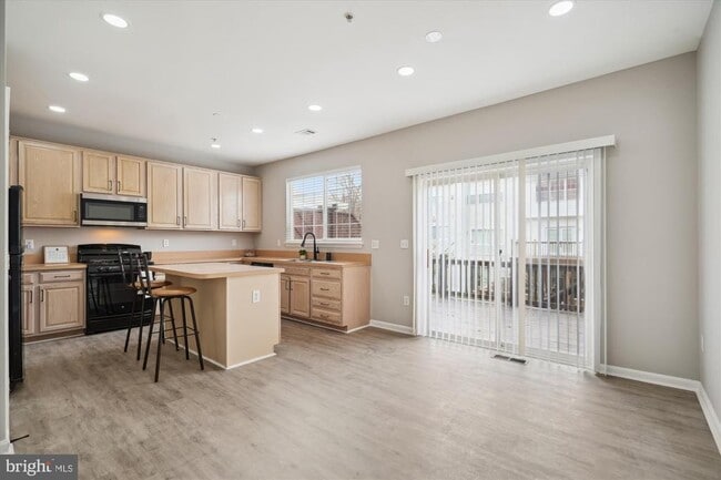 Building Photo - 8114 Mallard Shore Dr