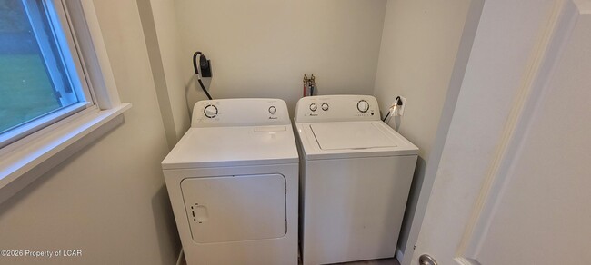 Building Photo - 138 Sand St