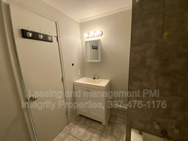 Building Photo - 318 Auburn Dr