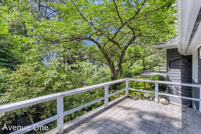 Building Photo - 4 br, 3 bath House - 10204 SE 27th St