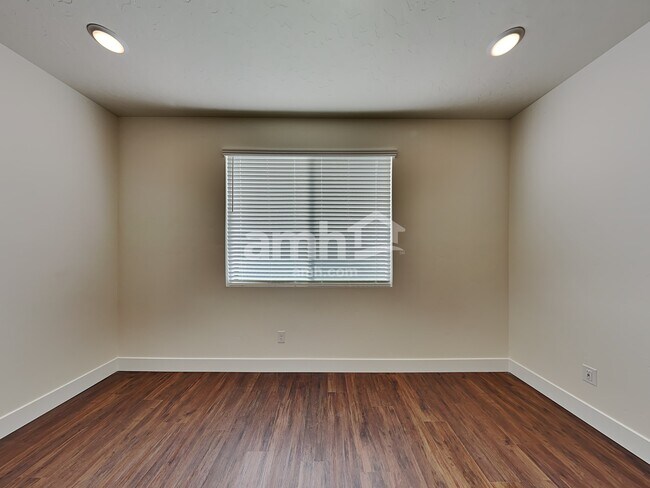 Building Photo - 9377 W Dove Creek St