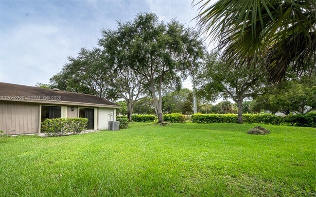 Building Photo - 11000 SW 112th Ave