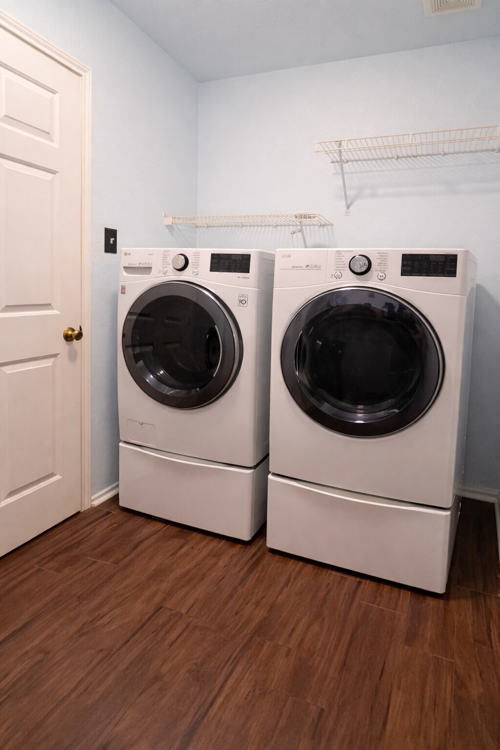 Laundry - 1639 Churchill Ln