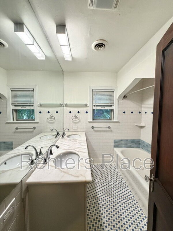 Building Photo - 5524 S Owasso Ave