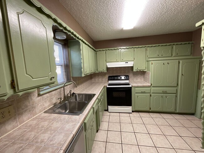 Building Photo - 5120 SE 53rd St