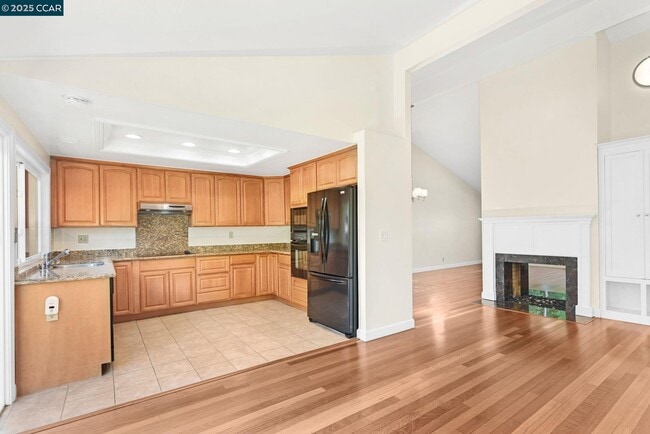 Building Photo - 94 St Beatrice Ct
