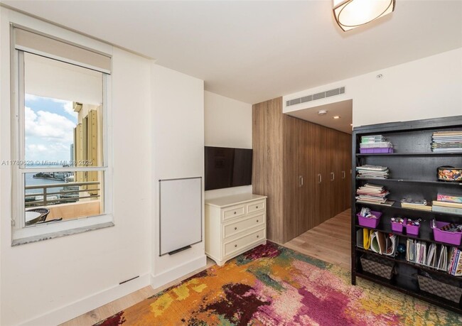 Building Photo - 888 Brickell Key Dr