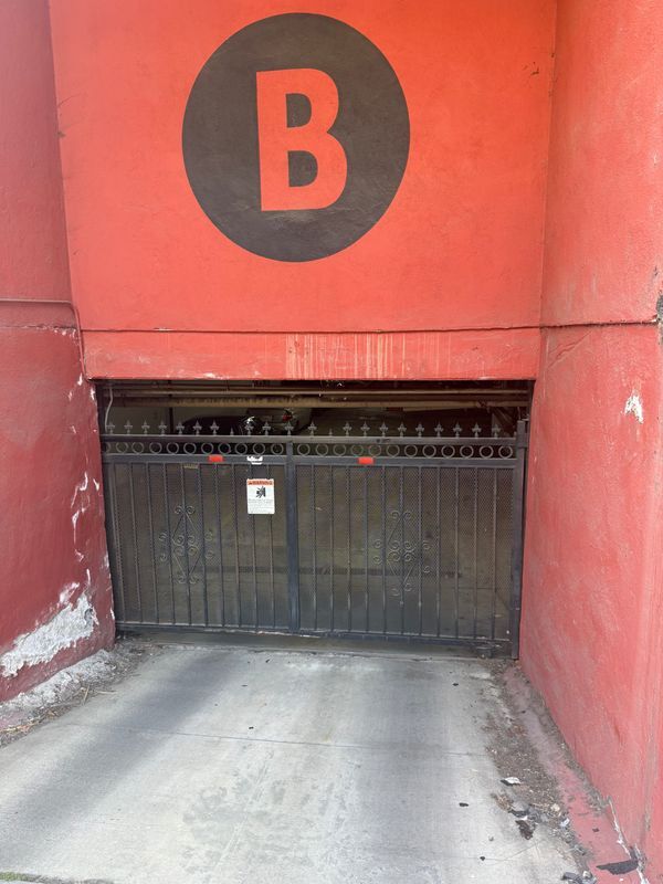 Building Photo - 1816 N Gramercy Pl
