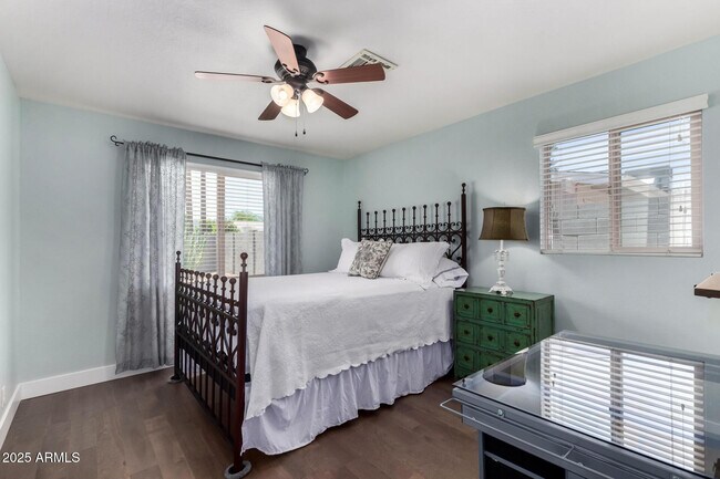 Building Photo - 6839 E Earll Dr