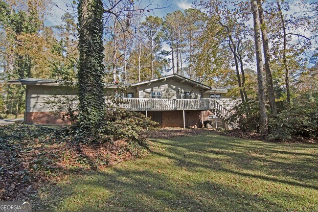 Building Photo - 305 Pinemount Dr
