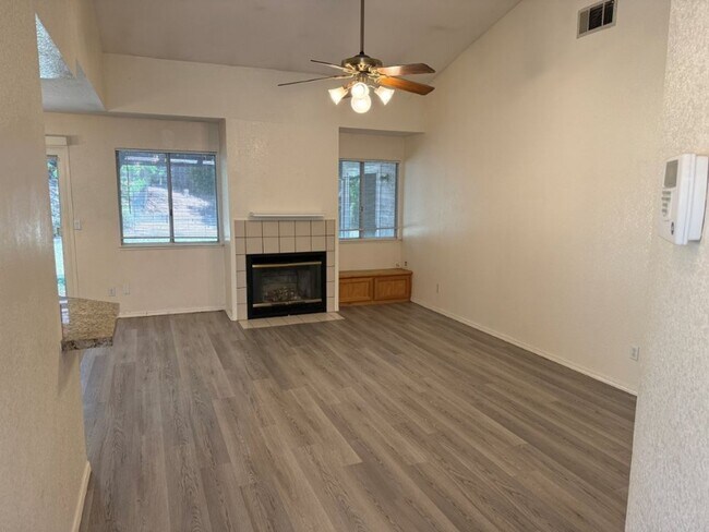 Building Photo - Modern 3 Bedroom 2 Bath One Story Browns Valley Vacaville *Star Rentals