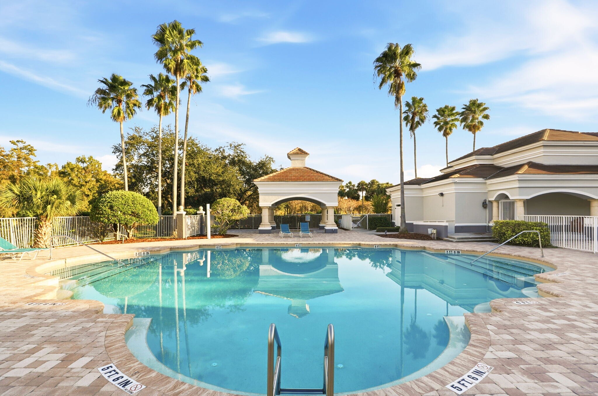 Building Photo - 13839 Fairway Island Dr