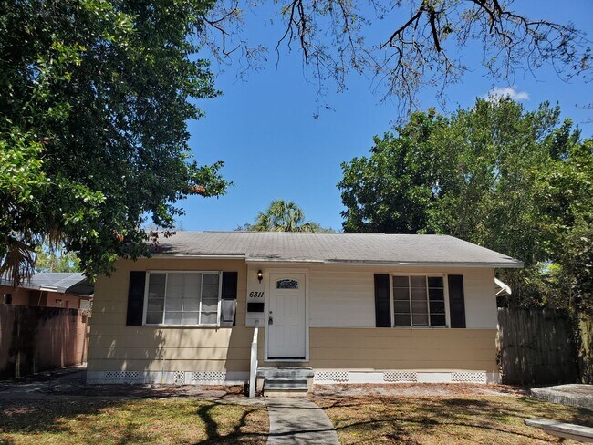 Building Photo - Two Bedroom House with carport