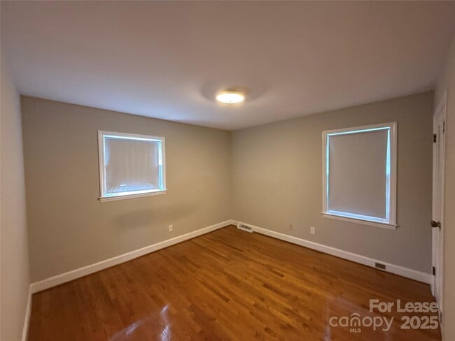 Building Photo - 1521 Woodhill Ln