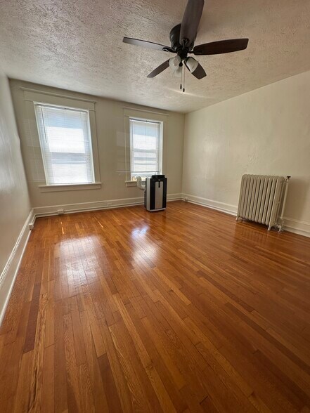 Front( street facing) bedroom approx 13'x14'; 9' ceilings - 21 N Braddock St