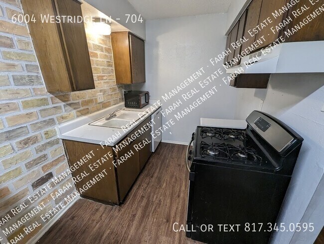 Building Photo - 6004 Westridge Ln