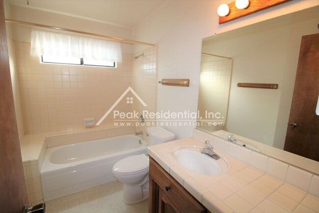 Building Photo - Wonderful Orangevale 4bd/2ba Home with 2 C...