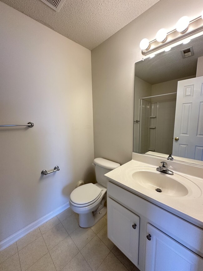 Building Photo - 6112 Hedgecock Cir